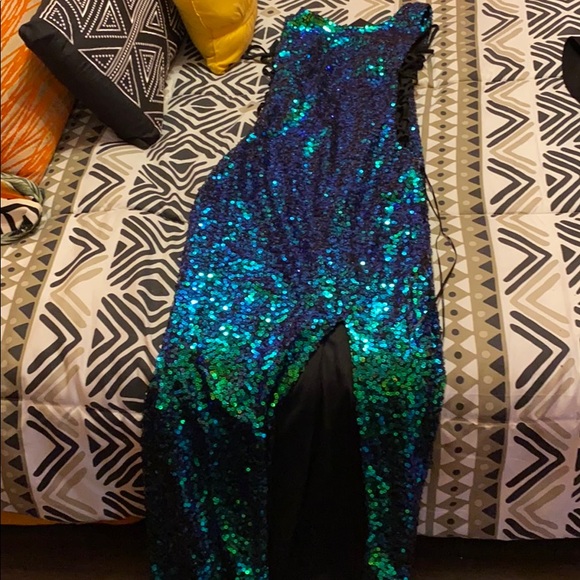 Dresses & Skirts - Green Sequin dress with thigh split and lace sides